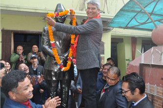 क्षत्रपाटी निःशुल्क चिकित्सालयको ६६औं वार्षिकोत्सवका अवसरमा मालीको शालिक  अनावरण